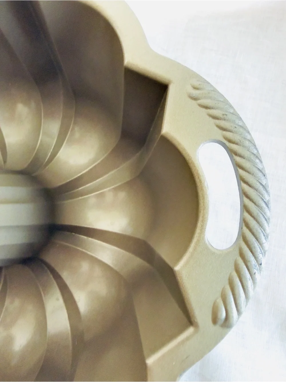 Nordic Ware ProfGrade 60th Anniversary Cast Aluminum Silver/Gold Bundt Pan 50037